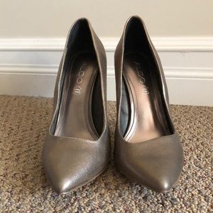 NWOT Gold Aldo heels